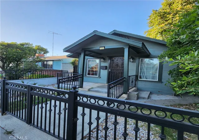 Photo 3 of Single family home for sale at 125 E 68th Way, Long Beach, CA 90805 | MLS# SB25203252 | Listing updated on 2026-10-01
