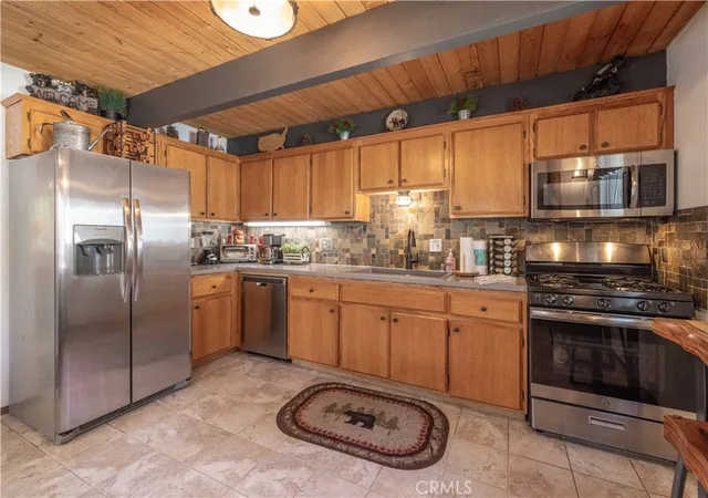 Photo 3 of Single family home for sale at 526 Catalina Rd, Big Bear Lake, CA 92315 | MLS# IG25215185 | Listing updated on 2026-10-01