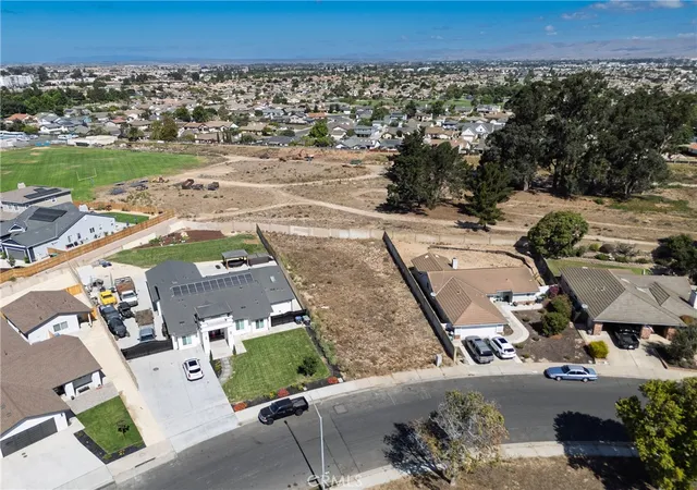 5th image of 827 Firefox Dr, Santa Maria, CA 93455 | MLS# PI25215678