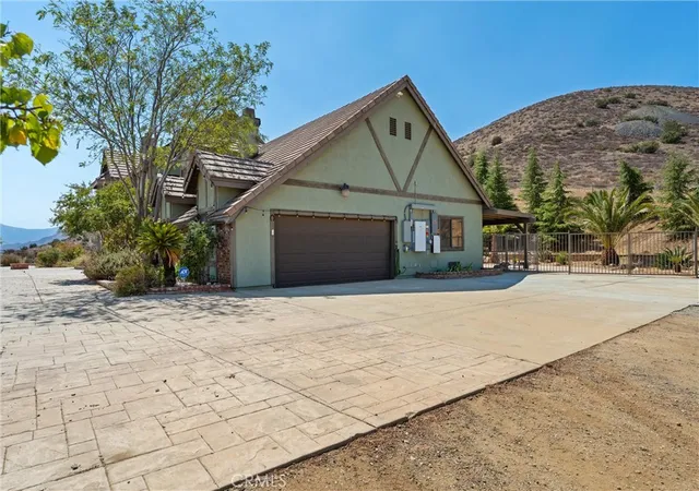 Photo 3 of Single family home for sale at 34625 Red Rover Mine Rd, Acton, CA 93510 | MLS# SR25216859 | Listing updated on 2026-09-10