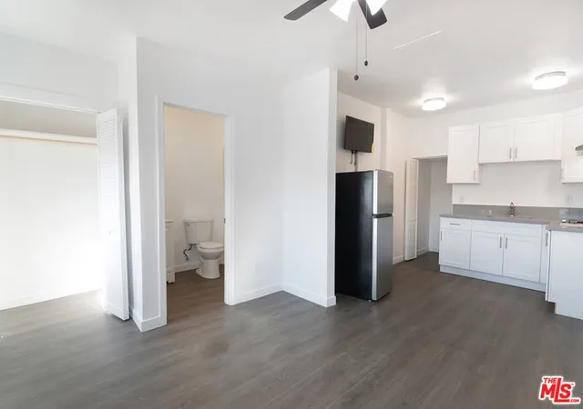 5th image of 1820 W 11Th St, Los Angeles, CA 90006 | MLS# 25592023
