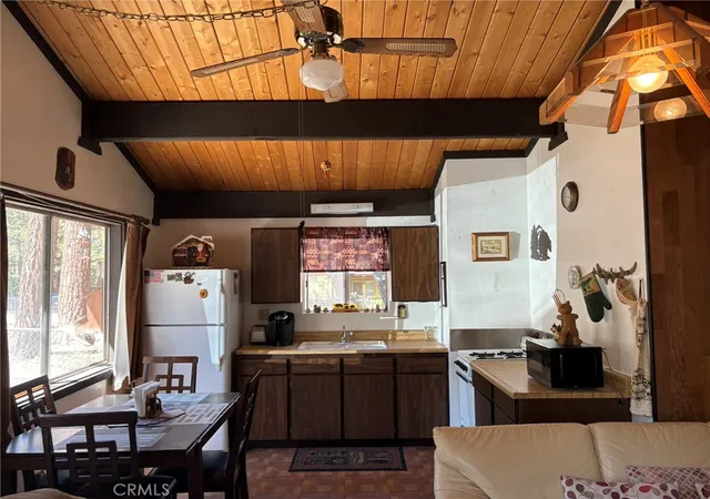 Photo 3 of Single family home for sale at 343 Holmes Ln, Sugarloaf, CA 92386 | MLS# PW25209606 | Listing updated on 2026-09-01