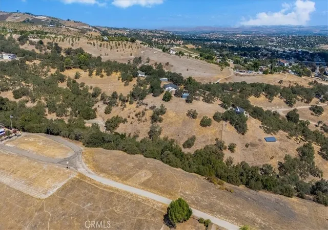 4th image of 350 Robles Rd, Paso Robles, CA 93446 | MLS# SC25217476