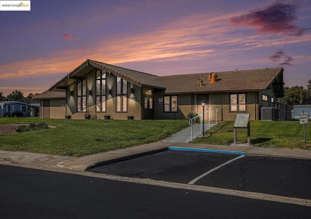 Photo 3 of Manufactured home for sale at 1597 Alamo Dr, Vacaville, CA 95687 | MLS# 41111621 | Listing updated on 2026-09-30