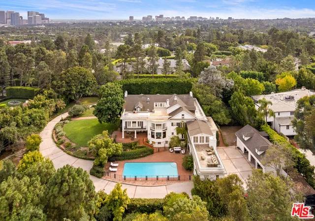 Homes for sale in Beverly Hills, CA | 1006 N Crescent Dr, Beverly Hills, CA 90210 | MLS# 25590067