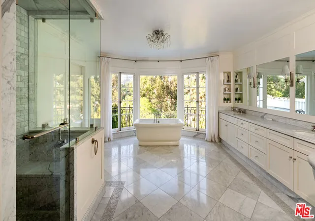 Homes for sale in Beverly Hills, CA | 1006 N Crescent Dr, Beverly Hills, CA 90210 | MLS# 25590067