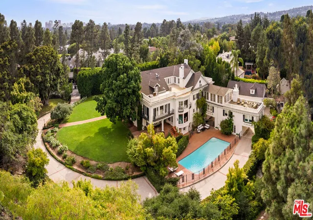 Homes for sale in Beverly Hills, CA | 1006 N Crescent Dr, Beverly Hills, CA 90210 | MLS# 25590067