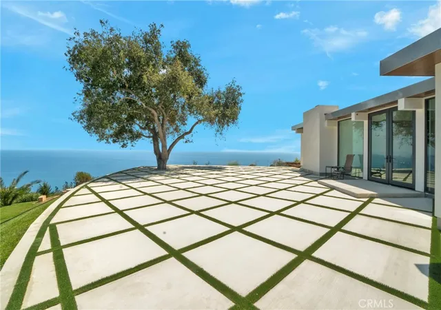 Photo 1 of Single family home for sale at 20786 Cool Oak Way, Malibu, CA 90265 | MLS# SB25217969 | Listing updated on 2026-09-29