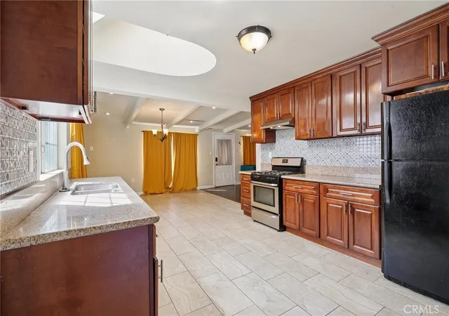 Homes for sale in Long Beach, CA | 1211 E Leigh Court, Long Beach, CA 90806 | MLS# CV25218571