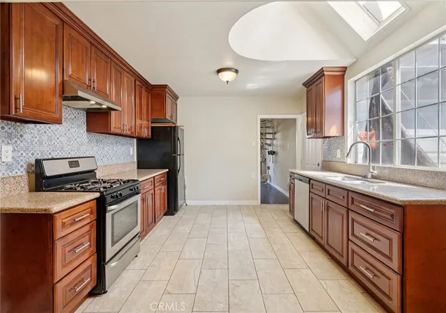Homes for sale in Long Beach, CA | 1211 E Leigh Court, Long Beach, CA 90806 | MLS# CV25218571