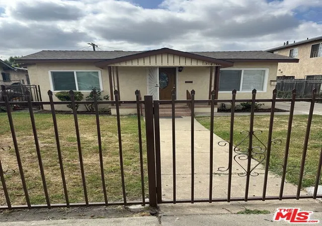1st image of 348 W 81st St, Los Angeles, CA 90003 | MLS# 25593295