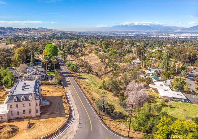 Photo 3 of Land for sale at 724 W Sunset Dr, Redlands, CA 92373 | MLS# IG25218544 | Listing updated on 2026-06-07
