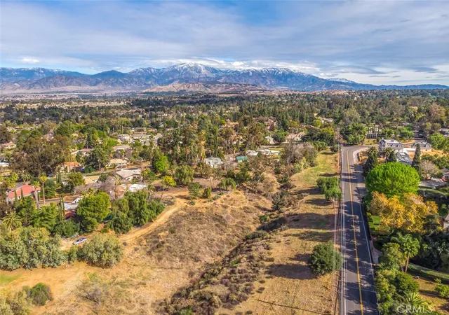 Photo 3 of Land for sale at 724 W Sunset Dr, Redlands, CA 92373 | MLS# IG25218544 | Listing updated on 2026-06-07