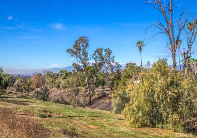 Photo 4 of Land for sale at 724 W Sunset Dr, Redlands, CA 92373 | MLS# IG25218544 | Listing updated on 2026-06-07
