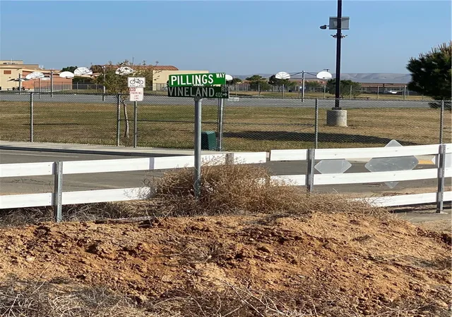 1st image of 9800 Kern Canyon Rd, Bakersfield, CA 93306 | MLS# FR25219881