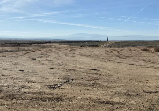 2nd image of 9800 Kern Canyon Rd, Bakersfield, CA 93306 | MLS# FR25219881