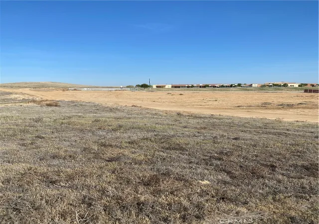 5th image of 9800 Kern Canyon Rd, Bakersfield, CA 93306 | MLS# FR25219881