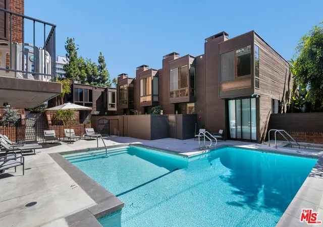 Photo 4 of Condo for sale at 1033 Carol Dr #PH3, West Hollywood, CA 90069 | MLS# 25589825 | Listing updated on 2025-10-14