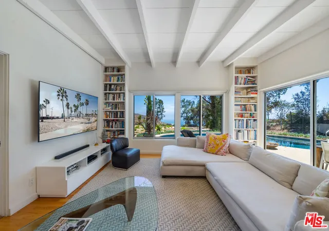 Homes for sale in Malibu, CA | 20556 Little Rock Way, Malibu, CA 90265 | MLS# 25589891