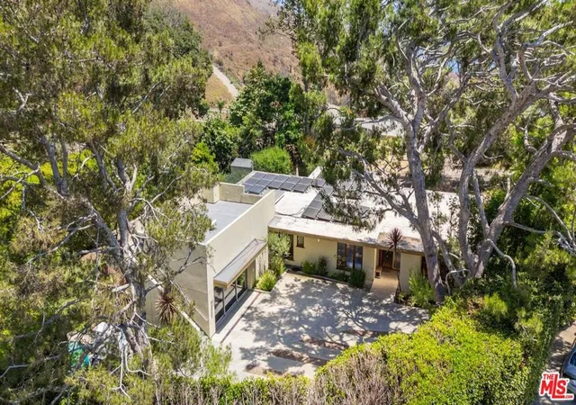 Homes for sale in Malibu, CA | 20556 Little Rock Way, Malibu, CA 90265 | MLS# 25589891