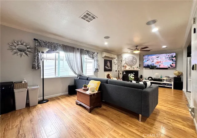 Photo 3 of Manufactured home for sale at 36200 Paradise Ranch Rd #120, Castaic, CA 91384 | MLS# SR25222963 | Listing updated on 2026-09-19