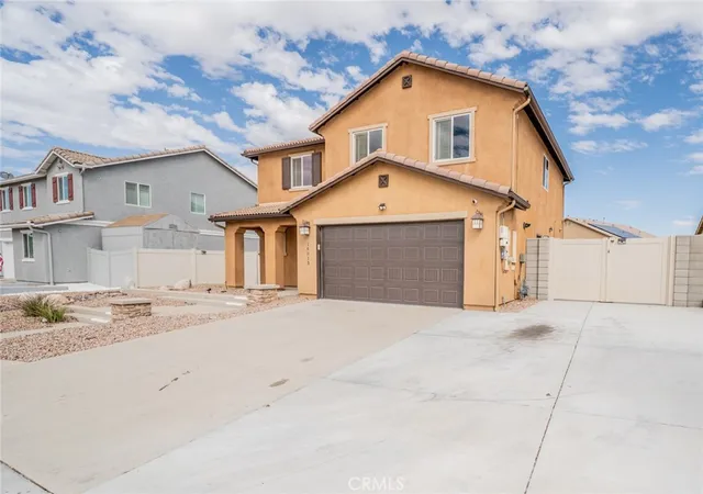 Photo 2 of Single family home for sale at 16013 Papago Pl, Victorville, CA 92394 | MLS# DW25223269 | Listing updated on 2026-09-03