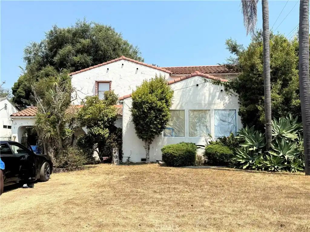 Photo 1 of Sale Pending at 7830 S Victoria, Los Angeles, CA 90043 | MLS# RS25223343 | Listing updated on 2026-10-16