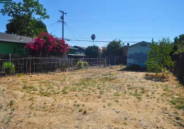 10th image of 220 Delhi Ave, Stockton, CA 95206 | MLS# 41112526