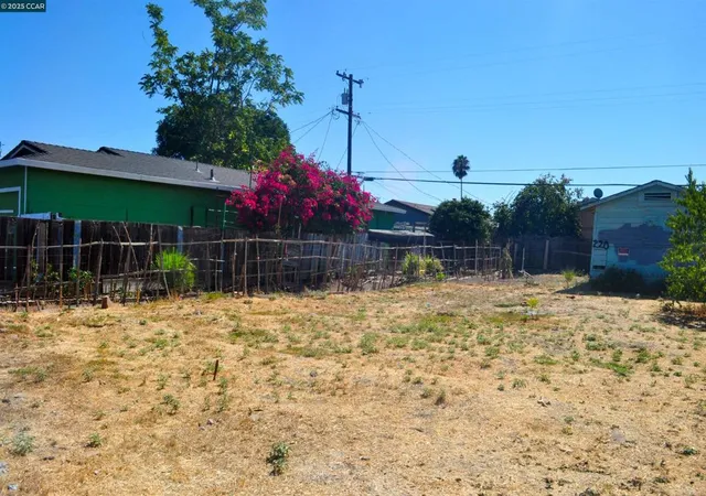 2nd image of 220 Delhi Ave, Stockton, CA 95206 | MLS# 41112526