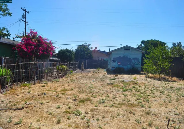 4th image of 220 Delhi Ave, Stockton, CA 95206 | MLS# 41112526