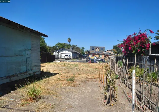 5th image of 220 Delhi Ave, Stockton, CA 95206 | MLS# 41112526