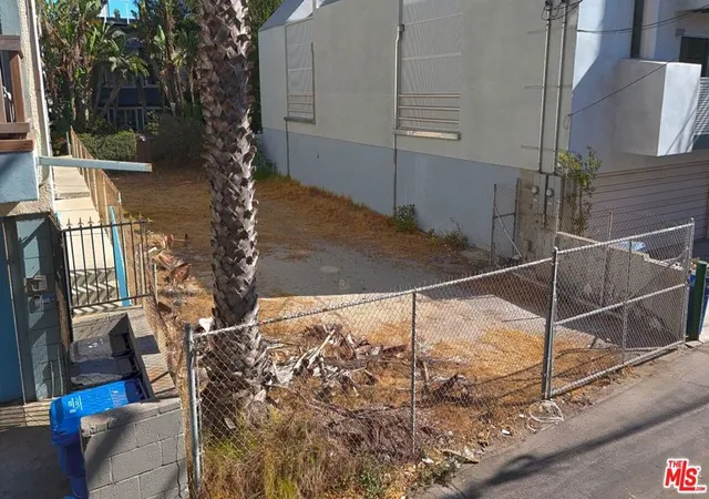 Photo 3 of Land for sale at 23 Wavecrest Ave, Venice, CA 90291 | MLS# 25597071 | Listing updated on 2026-09-18