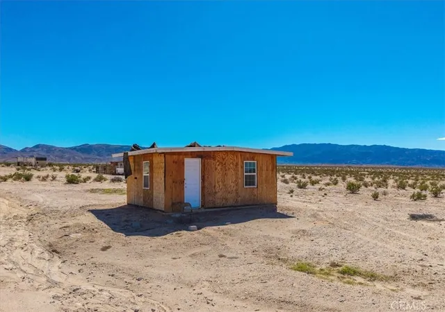Photo 3 of House for sale at 100 Cactus Jack Ave, Twentynine Palms, CA 92277 | MLS# JT25224781 | Listing updated on 2026-03-25