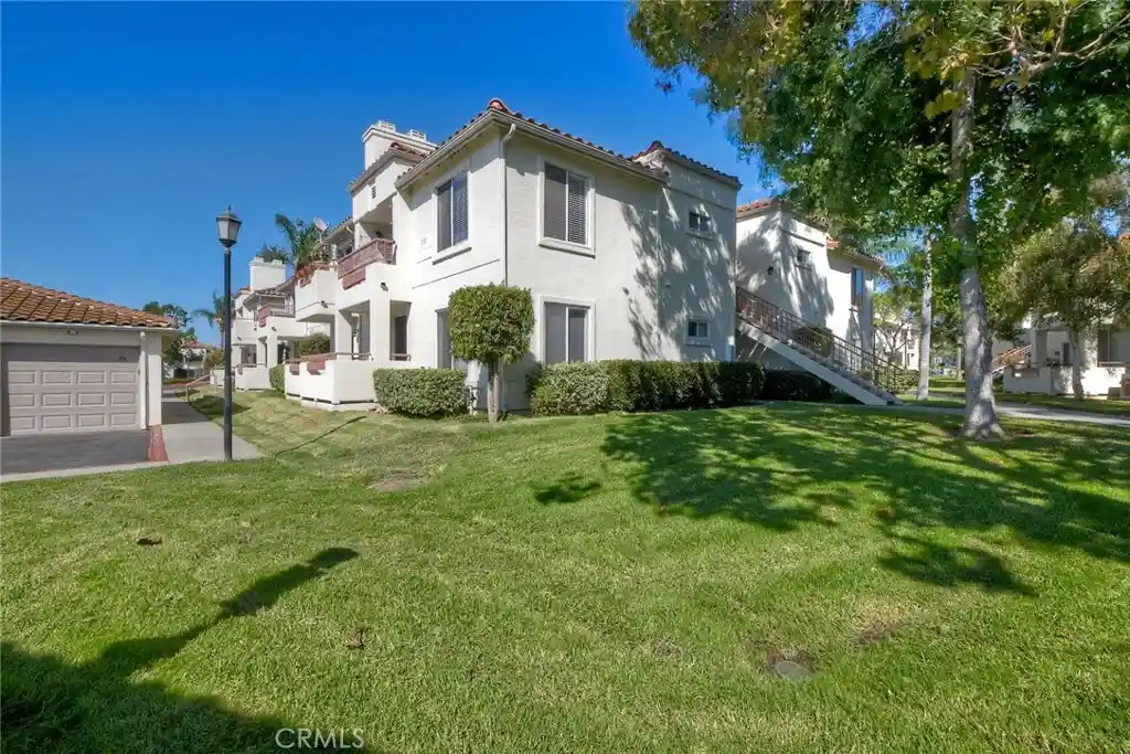 Listing Photo 2 - Condo for sale in 430 Stoney Pt Wy located at 430 Stoney Pt Wy, Oceanside, CA 92058 - Unit #124
