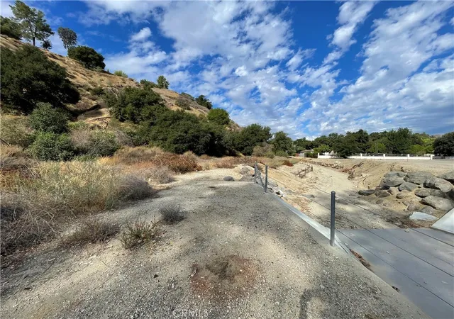 3rd image of 0 Chiquita Canyon Rd, Castaic, CA 91384 | MLS# SR25225757