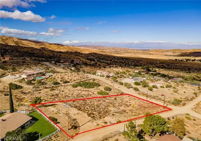 2nd image of 14 Camares Dr, Palmdale, CA 93551 | MLS# SR25226388