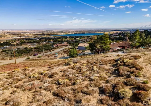 5th image of 14 Camares Dr, Palmdale, CA 93551 | MLS# SR25226388