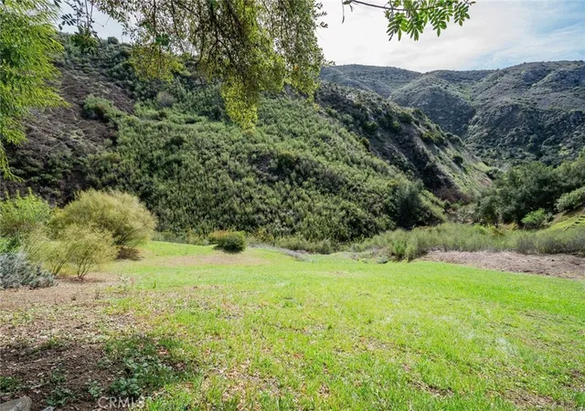 3rd image of 16 Holster Ln, Bell Canyon, CA 91307 | MLS# SR25226585
