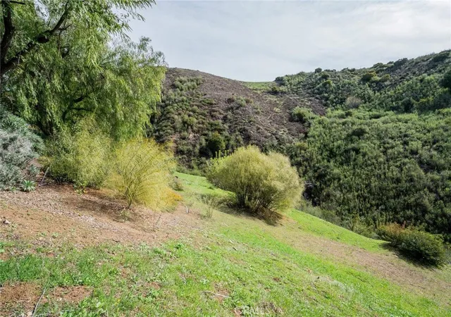 4th image of 16 Holster Ln, Bell Canyon, CA 91307 | MLS# SR25226585