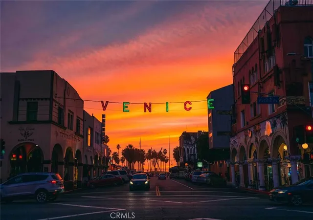 40th image of 2403 Louella Ave, Venice, CA 90291 | MLS# CV25215931