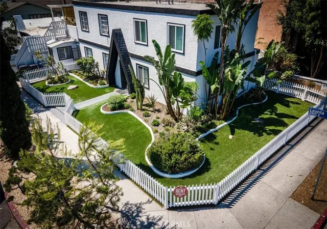 Photo 4 of House for sale at 2403 Louella Ave, Venice, CA 90291 | MLS# CV25215931 | Listing updated on 2026-05-12