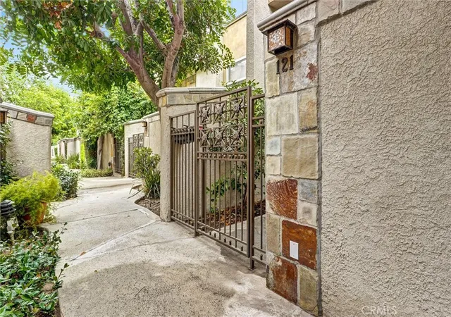 Townhouse for sale at 21901 Lassen St #121, Chatsworth, CA 91311 | MLS# SR25226126 | Listing updated on 2025-12-15