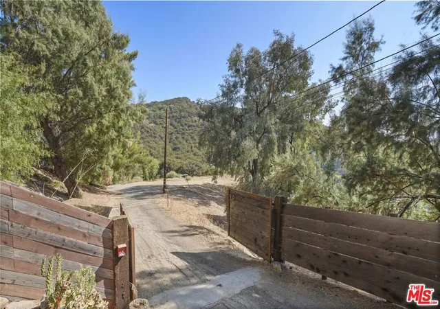 Homes for sale in Topanga, CA | 2088 3/4 Topanga Skyline Dr, Topanga, CA 90290 | MLS# 25598421