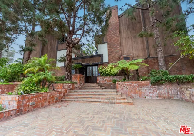 Homes for sale in Santa Monica, CA | 202 San Vicente Blvd #15, Santa Monica, CA 90402 | MLS# 25598969