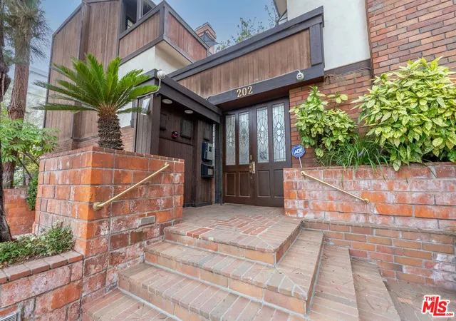 Homes for sale in Santa Monica, CA | 202 San Vicente Blvd, Santa Monica, CA 90402