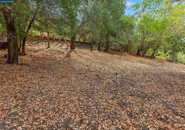Photo 3 of Land for sale at Glorietta Blvd, Orinda, CA 94563 | MLS# 41113128 | Listing updated on 2026-09-10