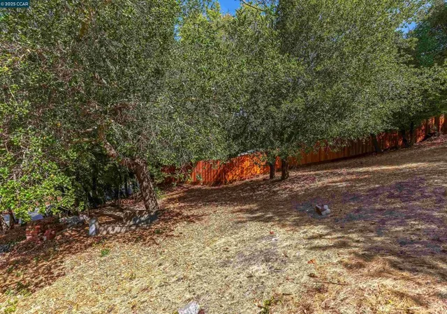 Photo 4 of Land for sale at Glorietta Blvd, Orinda, CA 94563 | MLS# 41113128 | Listing updated on 2026-09-10