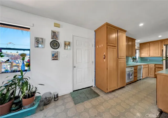Photo 3 of Single family home for sale at 9641 Marmot Way, Kelseyville, CA 95451 | MLS# LC25228381 | Listing updated on 2026-09-30