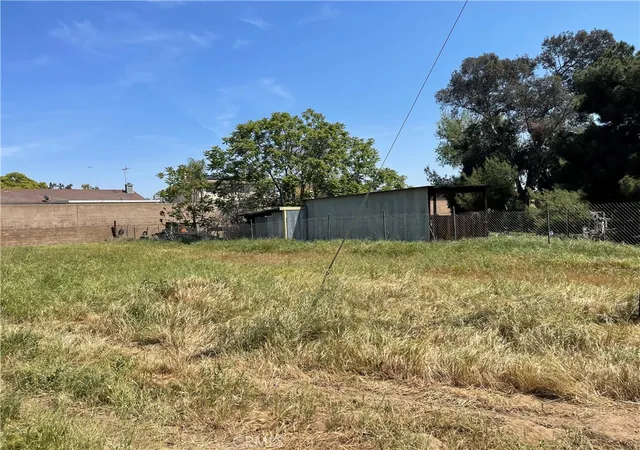 4th image of 711 Meridian, Colton, CA 92324 | MLS# SR25226387