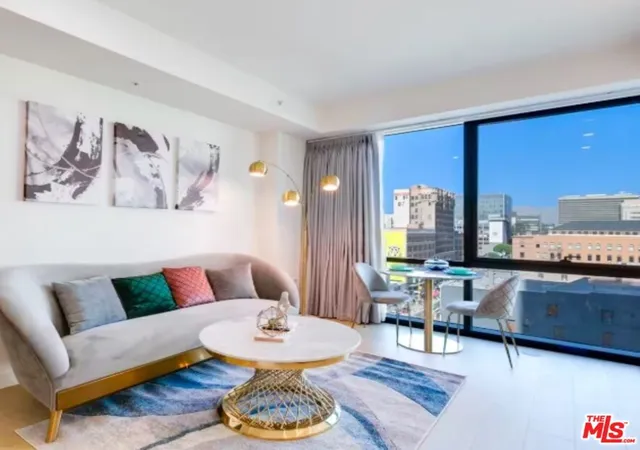 1st image of 400 S Broadway #502, Los Angeles, CA 90013 | MLS# 25599009